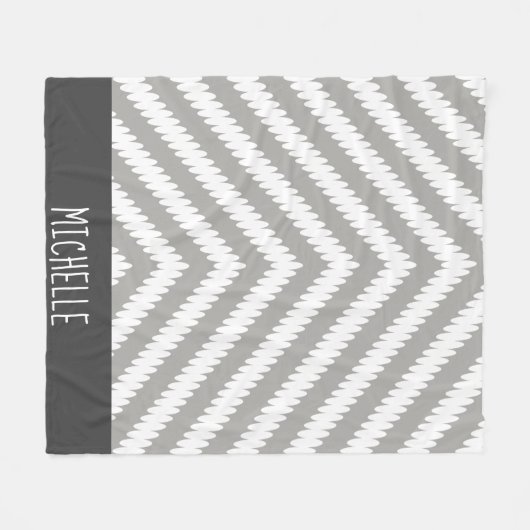 Trendy Gray White Chevron Arrows & Name Fleece Deken (Voorkant (Horizontaal))