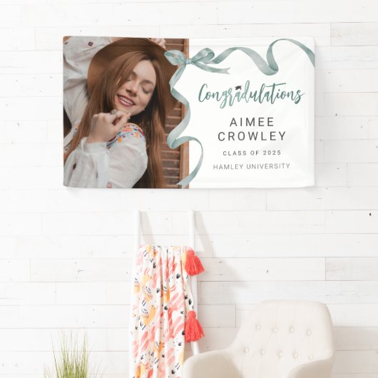 Trendy Green Bow Foto Afstuderen Spandoek (Insitu)