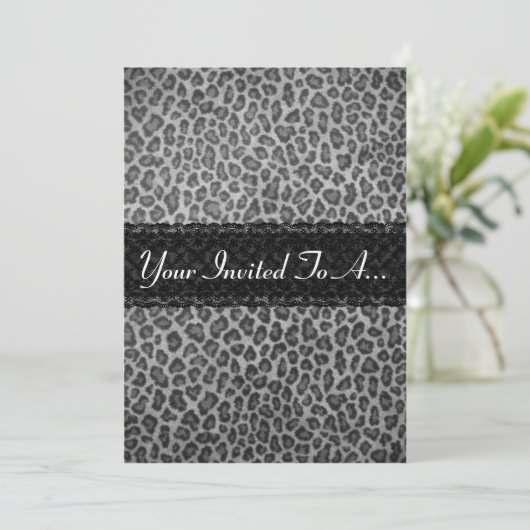 Trendy Grey Leopard Print Bachelorette Party Kaart (Staand voorkant)