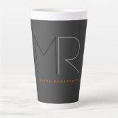 Trendy grijs zwart monogram effen latte mok (Voorkant)