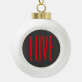 Trendy grijze achtergrond rode liefde bruiloft keramische bal ornament (Voorkant)