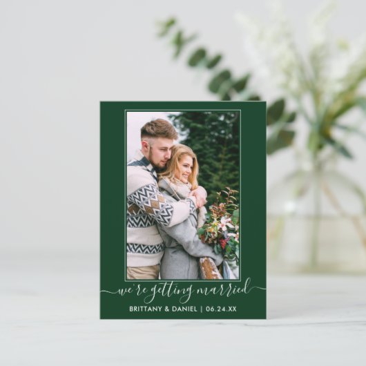 Trendy groen Getting Married Save the Date Briefkaart (Staand voorkant)