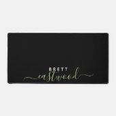 Trendy groen script monogram op zwart bureaumat (Voorkant)