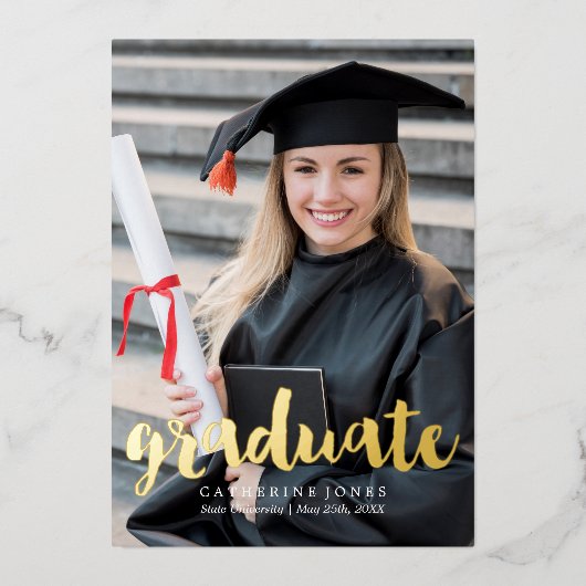 Trendy Hand Lettered Typography Afstuderen Folie Uitnodiging (Voorkant)