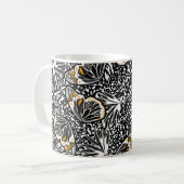 Trendy hand sketch butterflies die met elkaar verm koffiemok (Voorkant links)