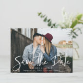 Trendy handgeschreven script foto save the date (Staand voorkant)
