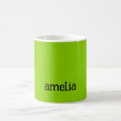 Trendy heldergroene gepersonaliseerde koffiemok (Center)