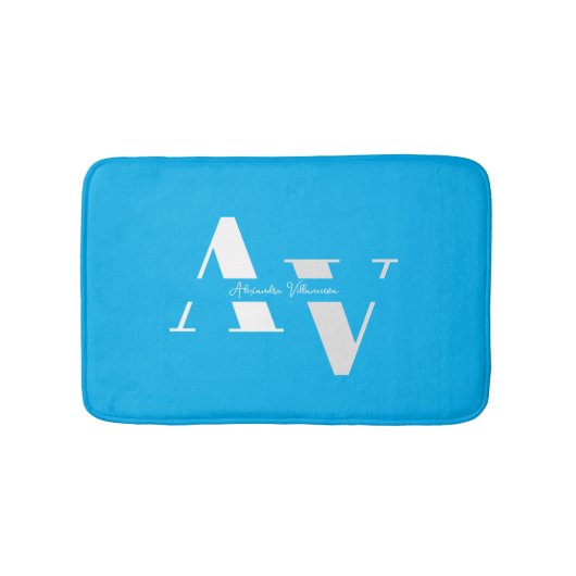 Trendy Hemelblauwe Meisjesachtige Monogram Naam Badmat (Voorkant)