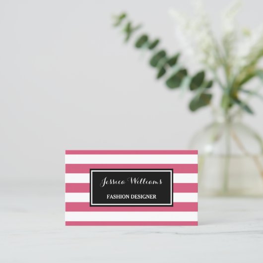 Trendy Hot Pink en Black Stripes Mode Designer Visitekaartje (Staand voorkant)