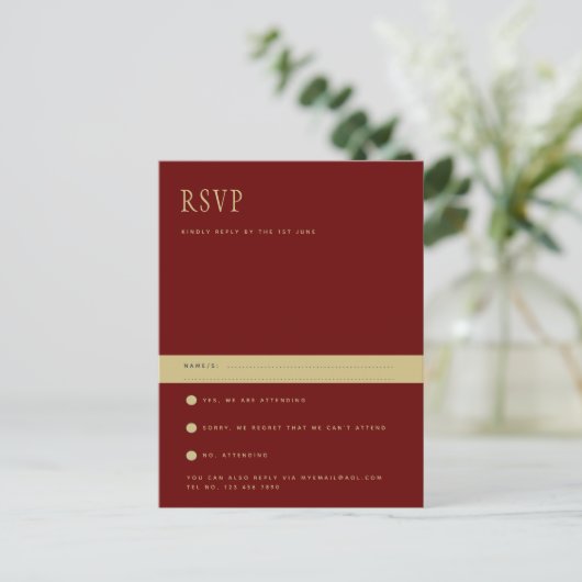 Trendy Huidige Bordeaux Goud Trouw RSVP Briefkaart (Staand voorkant)