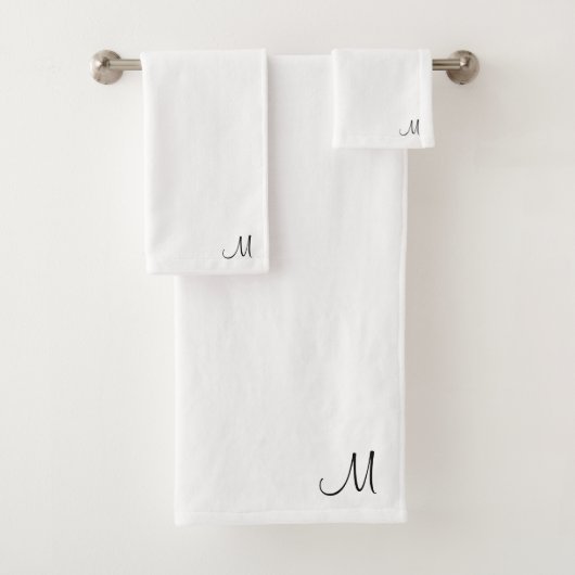 Trendy Initiaal Monogram Zwart Wit Typografie Bad Handdoek (Insitu)