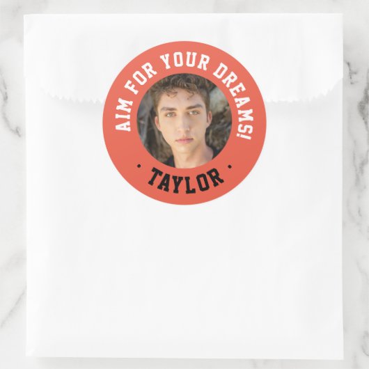 Trendy Inspirerend rood en wit sport foto Ronde Sticker (Tas)