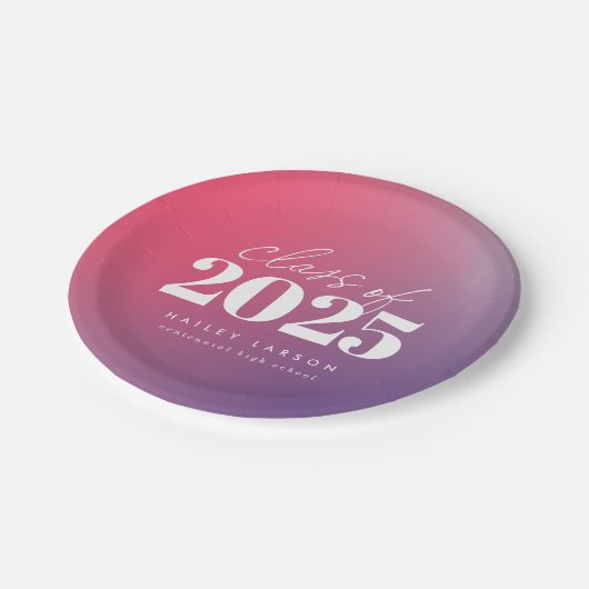 Trendy Klasse van 2024 Roze Gradient Afstuderen Papieren Bordje (Gekanteld)