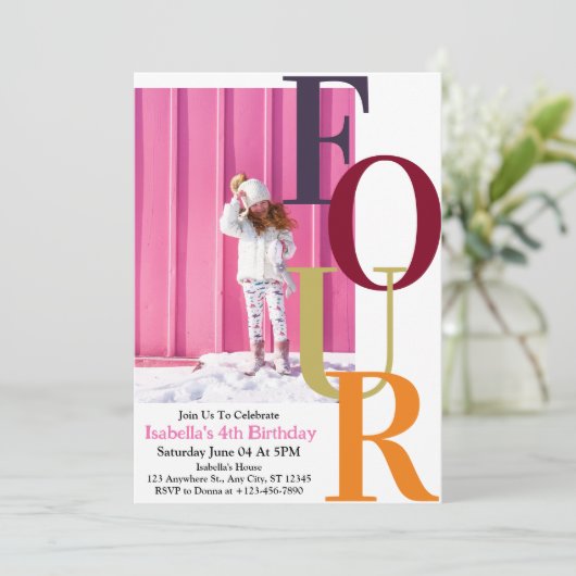 Trendy kleurrijke meisje vier verjaardag foto kaart (Staand voorkant)