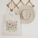 Trendy Kleurrijke Wildbloemen met Monogram Tote Bag<br><div class="desc">Dit stijlvolle tas is voorzien van een boeket  boho wilde bloemen,  in tinten van blauw,  paarse,  roze en geel met mooie groene bladeren. Voeg onderaan uw monogram of initialen toe. Het perfecte huwelijksfeest cadeau of aandenken,  speciaal voor je bruidsmeisje of bloemenmeisje.</div>