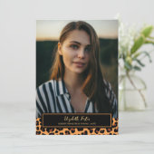 Trendy Leopard Pattern Foto Afstuderen Uitnodiging (Staand voorkant)