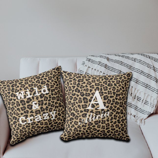 Trendy Leopard Print Custom Monogram & Naam Kussen (Creator heeft geüpload)