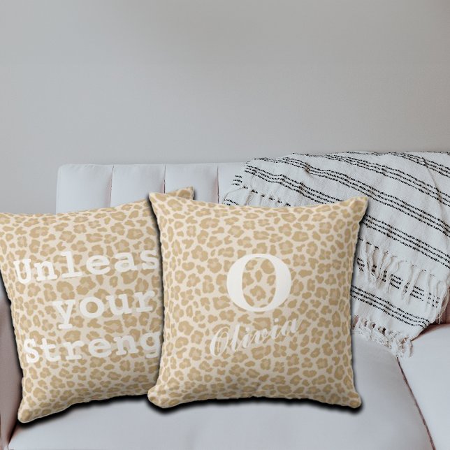 Trendy Leopard Print Custom Monogram & Naam Kussen (Creator heeft geüpload)