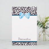 Trendy Leopard Print en Blue Ribbon met naam Briefpapier (Staand voorkant)