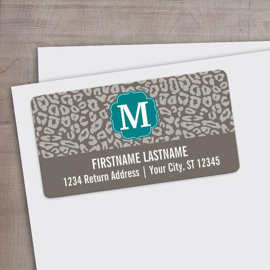 Trendy Leopard Print Pattern met Aqua Monogram Etiket