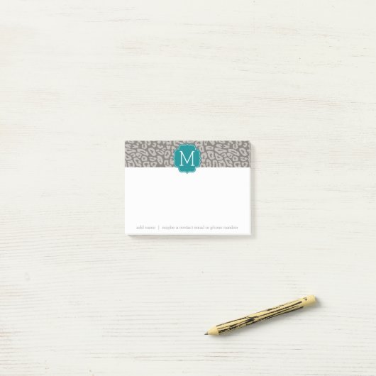 Trendy Leopard Print Pattern met Aqua Monogram Post-it® Notes (Op bureau)