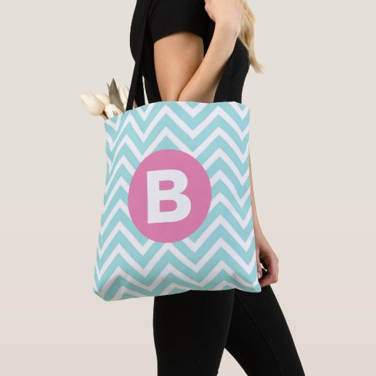 Trendy lichtblauw Chevron roze monogram Tote Bag (Dichtbij)