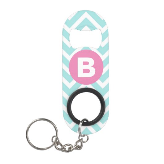 Trendy Lichtblauwe Chevron Roze Monogram Mini Flessenopener (Voorkant)