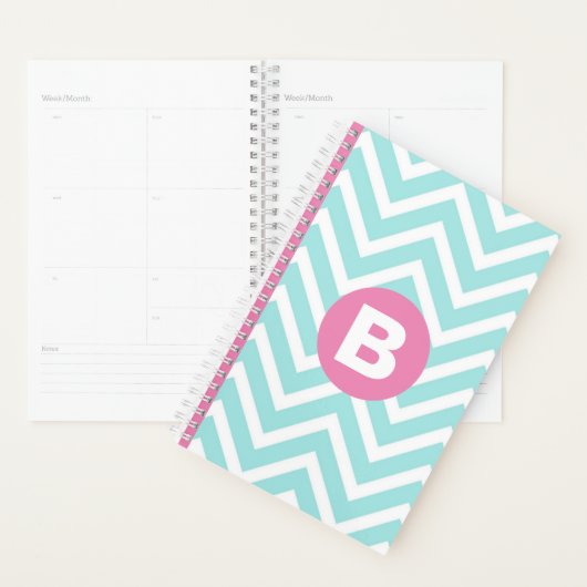 Trendy Lichtblauwe Chevron Roze Monogram Planner (Display)