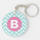 Trendy Lichtblauwe Chevron Roze Monogram Sleutelhanger (Achterkant)