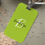 Trendy Lime Groen Zwart Wit Script Monogram Bagagelabel<br><div class="desc">Dit elegante gepersonaliseerde bagagelabel heeft een monogram en een voornaam in een modern zwart-wit script op een trendy limoengroene achtergrond.</div>