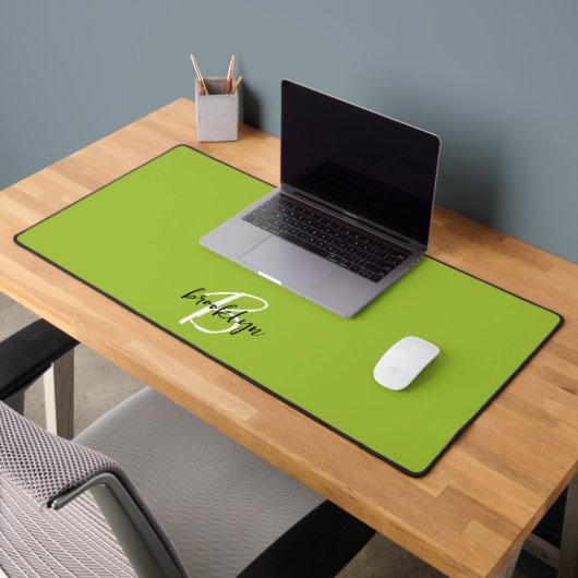 Trendy Lime Groen Zwart Wit Script Monogram Bureaumat (Kantoor 2)