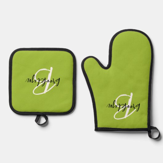 Trendy Lime Groen Zwart Wit Script Monogram Ovenwant & Pannenlap Set (Voorkant)