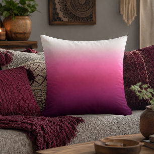 trendy magenta maroon marsala bordeauxrood ombre buitenkussen