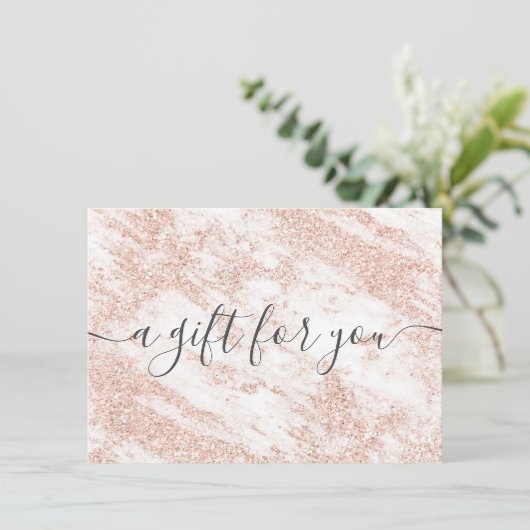 Trendy marble roos gold glitter gift certificate (Staand voorkant)