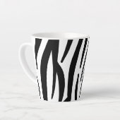 Trendy meisjesachtige chique zwart-witte zebrastre latte mok (Linkerhoek)