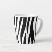 Trendy meisjesachtige chique zwart-witte zebrastre latte mok (Rechterhoek)