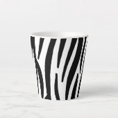 Trendy meisjesachtige chique zwart-witte zebrastre latte mok (Voorkant)