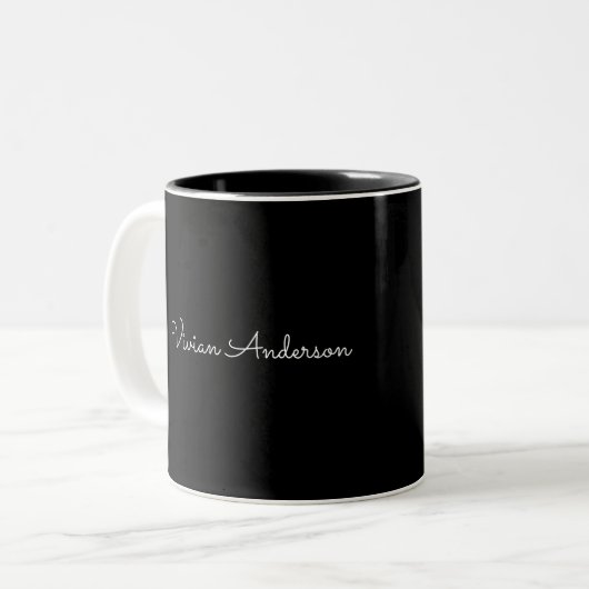 Trendy Minimalist Modern Black Script Custom Name Tweekleurige Koffiemok (Voorkant links)