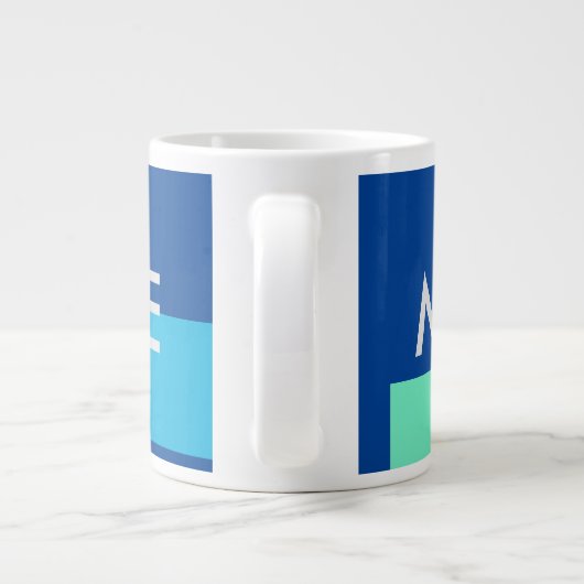 Trendy minimalistisch modern blauw grote koffiekop (Achterkant)