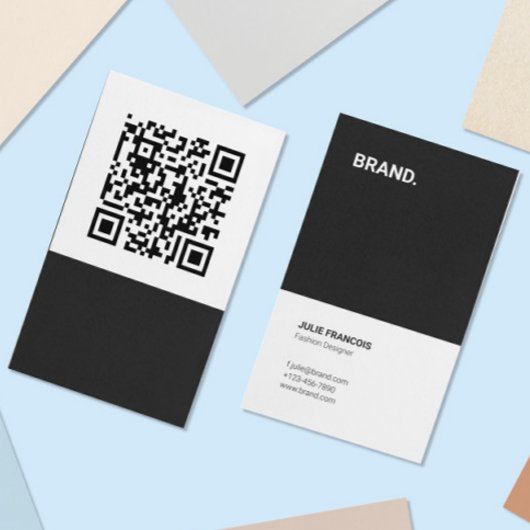 Trendy minimalistisch zwart wit QR code verticaal Visitekaartje