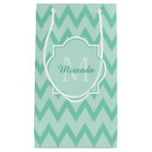 Trendy Mint Green Chevron Zigzag Name en Monogram Klein Cadeauzakje (Voorkant)