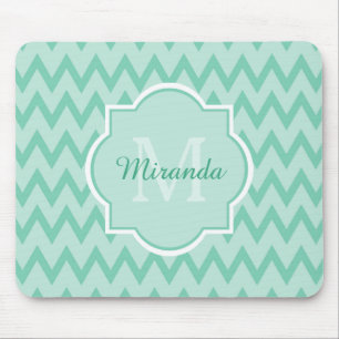 Trendy Mint Green Chevron Zigzag Name en Monogram Muismat