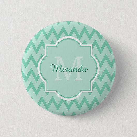 Trendy Mint Green Chevron Zigzag Name en Monogram Ronde Button 5,7 Cm (Voorkant)