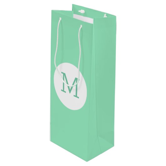 Trendy Mint Green White Monogram Elegant Sjabloon Wijn Cadeautas (Voorkant Gekanteld)