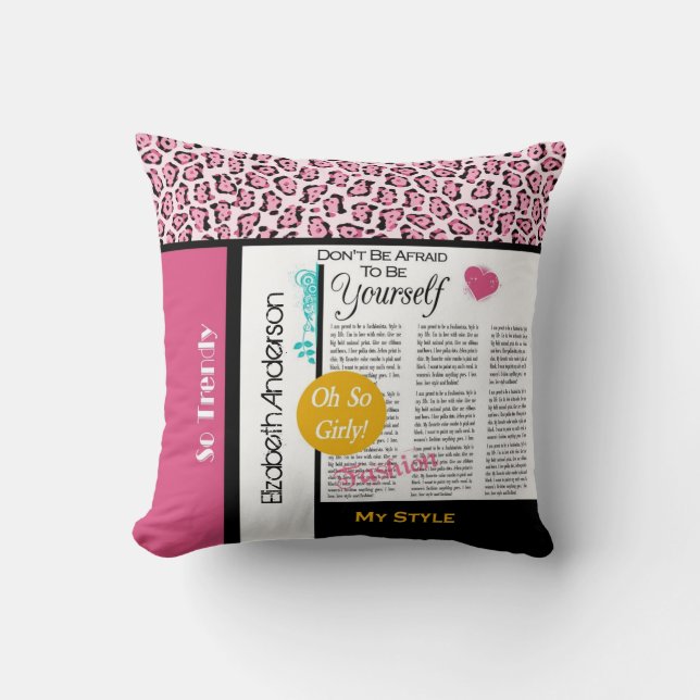 Trendy Modenieuwsprint Roze Luipaard en Naam Kussen (Voorkant)