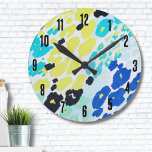 Trendy modern luipaard patroon ronde klok<br><div class="desc">Leuke en levendige luipaard print. Kleur is helder lime groen,  blauw,  zwart en turquoise. Trendy Glam Vibrant Aqua Blue Limoen Luipaard Print</div>