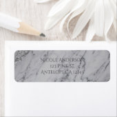 Trendy Modern Marble Silver Glamor Invitation Etiket (Insitu)