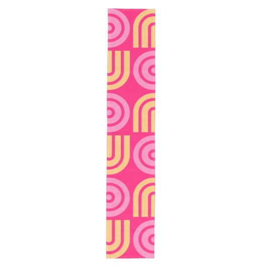 Trendy Modern Pink and Yellow Pattern Spring Medium Tafelloper (Voorkant)