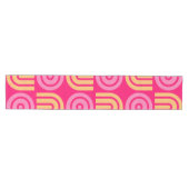 Trendy Modern Pink and Yellow Pattern Spring Medium Tafelloper (Horizontaal)