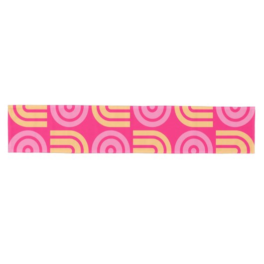 Trendy Modern Pink and Yellow Pattern Spring Medium Tafelloper (Horizontaal)